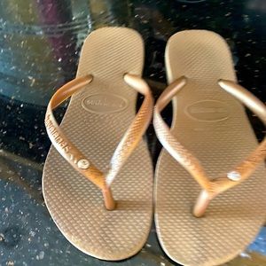 Girls Havana’s size 3.  Hardly worn